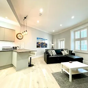 Gorgeous 2br & Bolt-hole Apartment